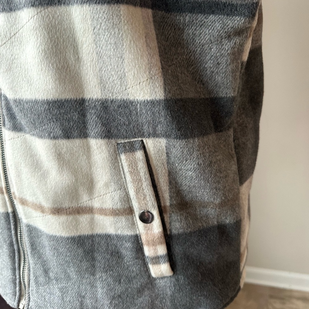 Alter’d State never worn plaid winter vest. Size Medium - Picture 10 of 12